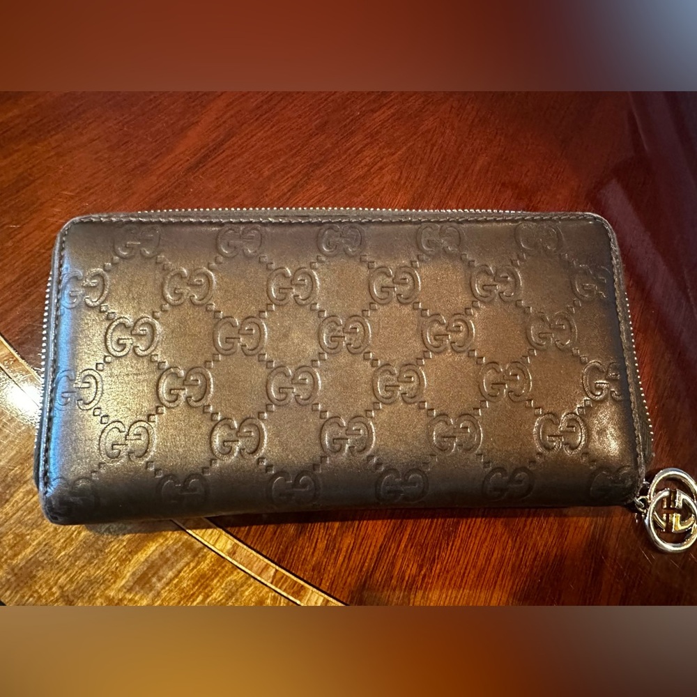 Gucci Interlocking G Pattern Zip Wallet - image 1